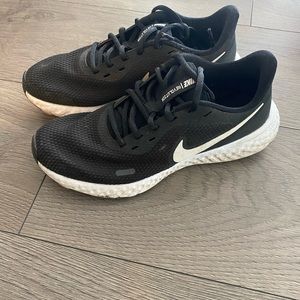 Nike Revolution Women’s 7.5